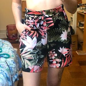 NY&CO 🌺 funky floral shorts size 4